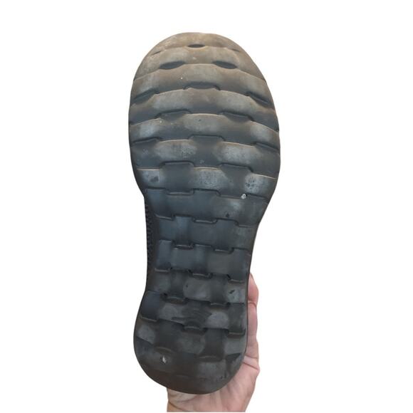 Skechers Women's Goga Max Charcoal/Black Walking Shoes - Picture 5 of 5